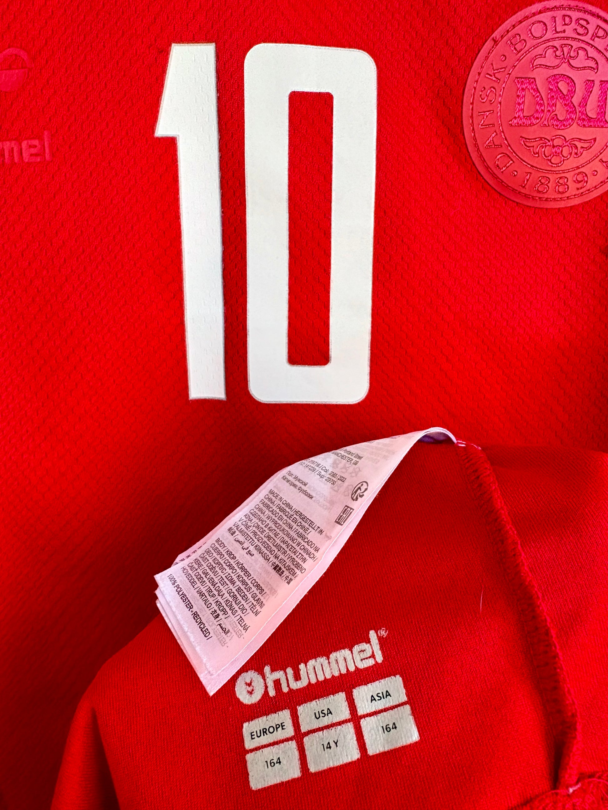 Danmark DBU fodboldtrøje Eriksen 2022 - Fodboldminder.dk